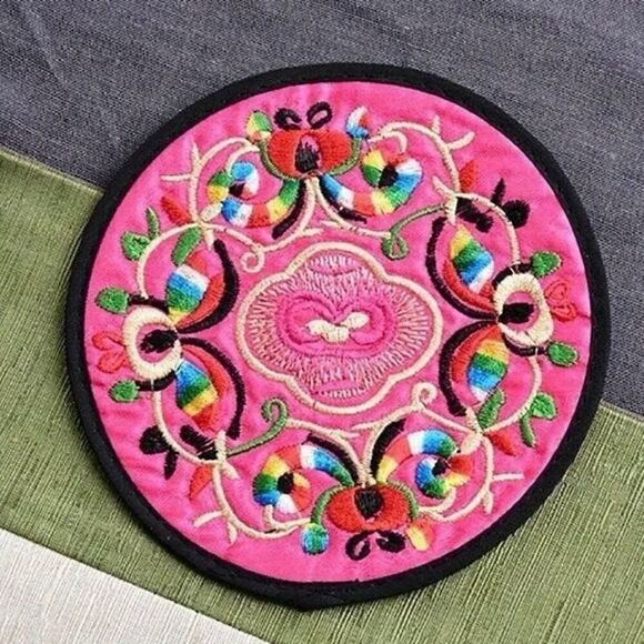 4pc Set Embroidered Cloth Table Mats  Durable Protective Coasters Assorted - Picture 4 of 7